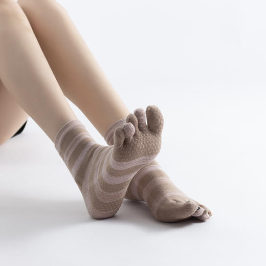 【3双仅68元】秋冬新款五指卡通防滑瑜伽袜条纹款可爱猫咪普拉提舞蹈百搭小腿袜 XY 000 商品图3