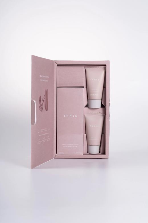 THREE 平衡花蜜水礼盒（THREE平衡萃润滋养凝露120ml+平衡萃润洁颜霜22g+平衡萃润滋养凝乳22ml) 商品图1