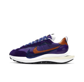 纯原! Sacai X NIKe vaporWaffle “Black and White ”华夫三代3.0走秀重磅联名 颜色百搭 适合秋冬。关键真的是超级显腿长 穿上马上增高五厘米即视感~