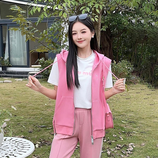 带帽左胸绣线拉链马甲 9521060024 商品图0