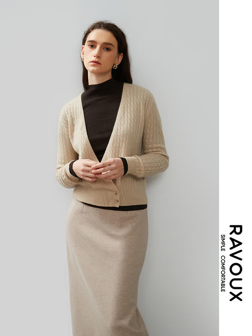 264099916深V下摆系扣绞花羊绒衫 商品图4