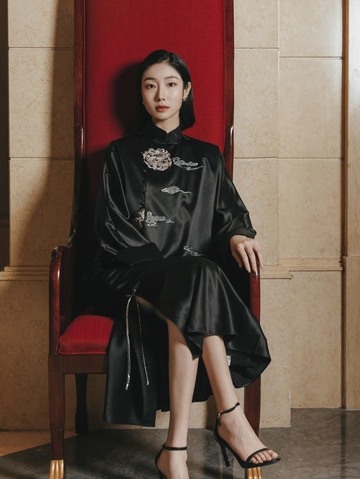 盛唐婧 |真丝蝴蝶结开衩鱼尾半裙-黑色 商品图4