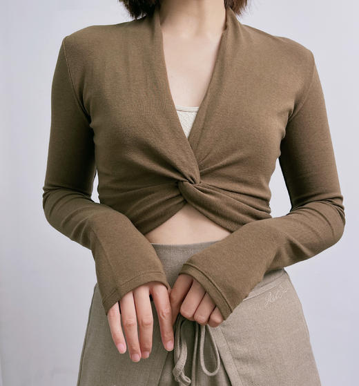 AddOne+1 运动瑜伽休闲时尚前交叉系带螺纹长袖外搭 商品图5