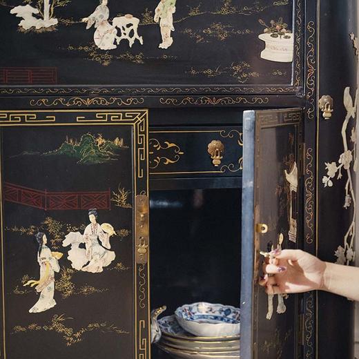 【已售】独角鹿西洋古董 20世纪中国出品侍女图主题黑漆描金百宝嵌多功能酒柜 商品图1