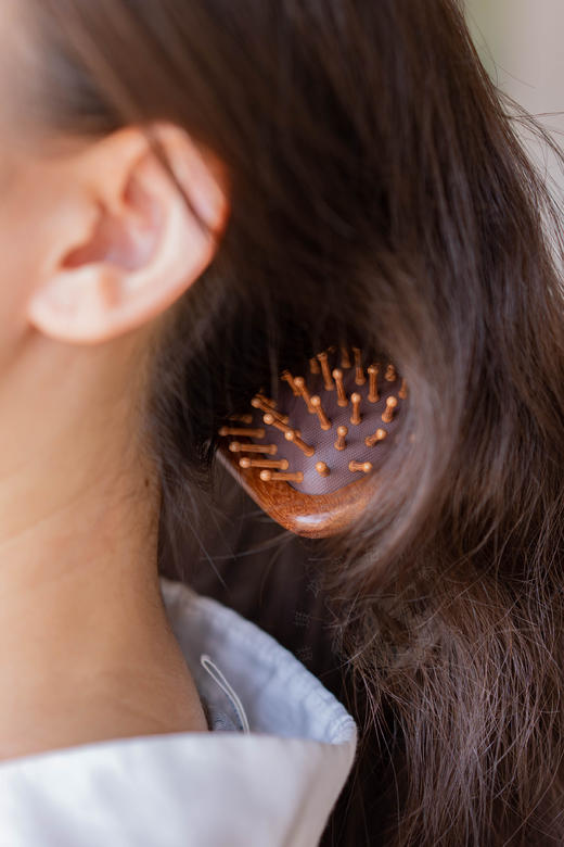 📣29.9一把‼梳出明星同款高颅顶～【进口龙凤檀木气垫按摩梳】  按摩头皮促进血液循环，保护毛囊  用过的全是好评，保证是你用了就不想换的梳子🤙 商品图3