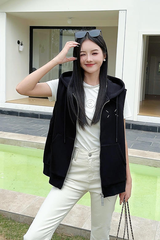 带帽左胸绣线拉链马甲 9521060024 商品图1