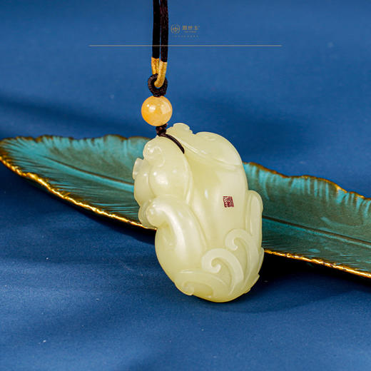 中国海派玉雕大师王金忠高级定制黄玉-貔貅 回眸赐福 挂件 商品图1