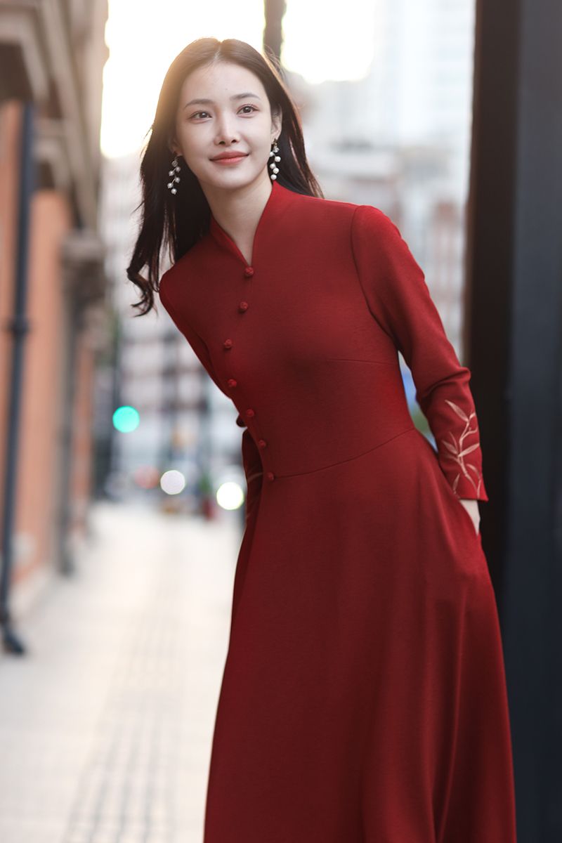 逸红颜明月优选 #新年好运针织裙【红竹】细腻金色竹叶绣花，中式清雅奢华，惊艳显瘦!