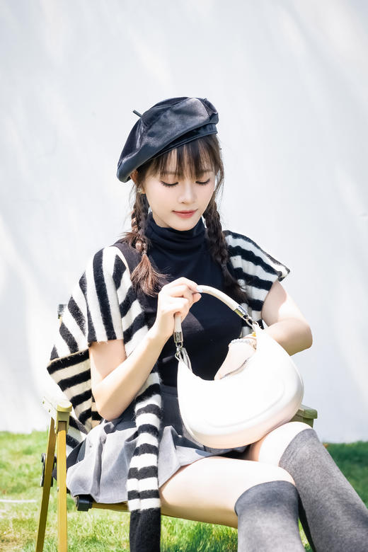 春节不打烊【颗里鎏光绒贝雷帽】颗里不挑衣贝雷帽来咯！！！ 防寒保暖√好看不掉档次√适合多种脸型√ 商品图6