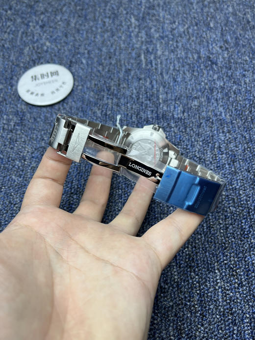 浪琴新款康卡斯系列 黑色盘 男士腕表 增强夜光持久效果！
机芯：搭载进口西铁城 商品图7