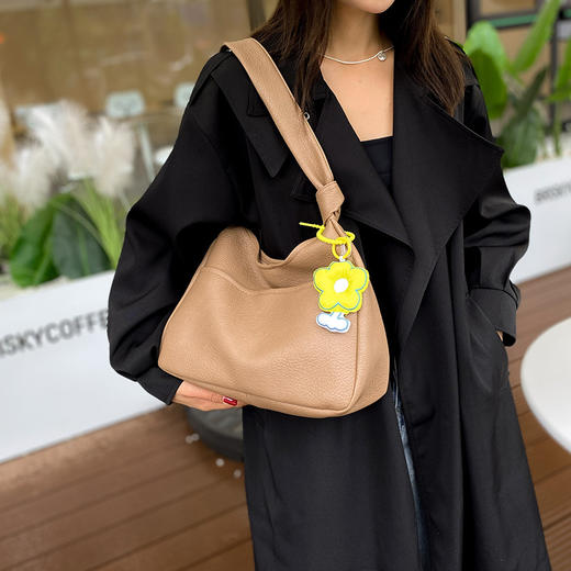 【优雅温柔❗️韩版森系文艺斜挎包包】慵懒十足小众设计包包，简约百搭内容量大超能装，2025新款质感手提腋下包时尚单肩包简约时尚QQ 商品图1