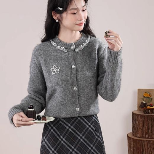 【CHA*L同款】SUSX慵懒风珍珠花朵圆领开衫C12TJ-99985（3-7天发货） 商品图1