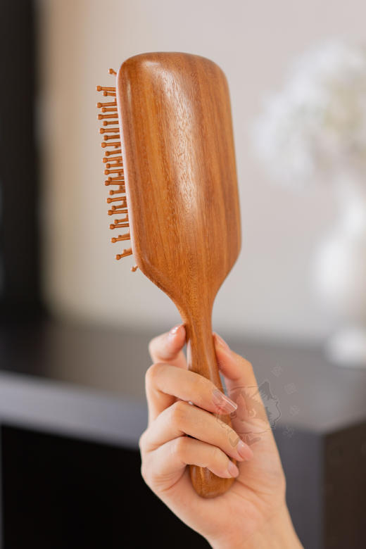 📣29.9一把‼梳出明星同款高颅顶～【进口龙凤檀木气垫按摩梳】  按摩头皮促进血液循环，保护毛囊  用过的全是好评，保证是你用了就不想换的梳子🤙 商品图6