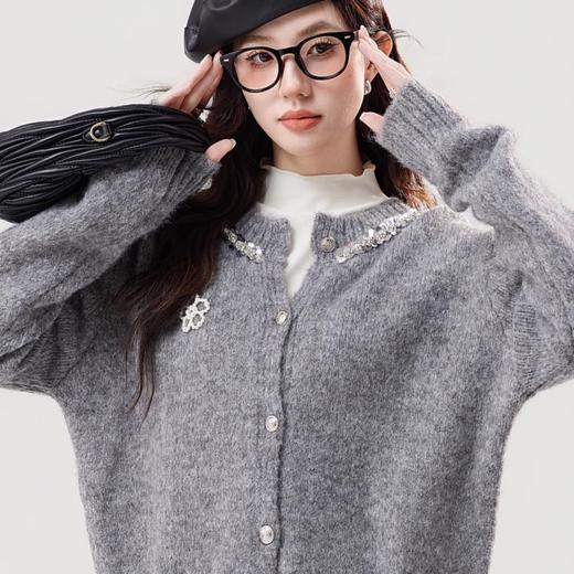 【CHA*L同款】SUSX慵懒风珍珠花朵圆领开衫C12TJ-99985（3-7天发货） 商品图3