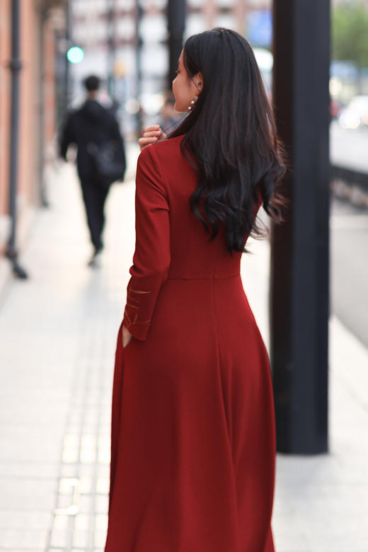 逸红颜明月优选 #新年好运针织裙【红竹】细腻金色竹叶绣花，中式清雅奢华，惊艳显瘦! 商品图3