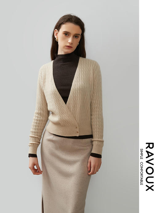 264099916深V下摆系扣绞花羊绒衫 商品图3