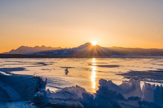 新疆·冰雪秘境12天摄影团：——​天马踏雪、蓝冰、喀纳斯、禾木、布尔津、五彩滩、天鹅泉、赛里木湖、安集海大峡谷、魔鬼城 商品图0