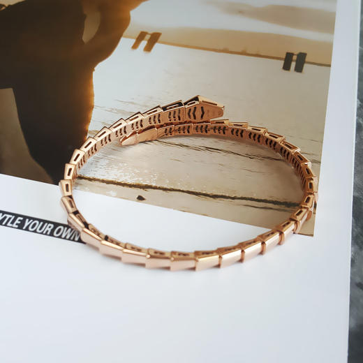 【95新】BVLGARI宝格丽Serpenti Viper系列BR860038 18K玫瑰金头尾钻蛇骨手镯M号中性款现售价：55300！051124NJS23 商品图4