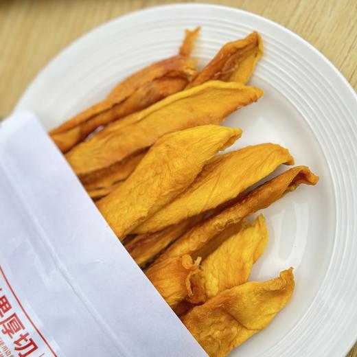 🥭晚熟芒果芒果干 · 鲜果厚切 ·  软糯Q弹 · 芒果味浓郁 · 🈚️任何添加 · 配料只有芒果/常温15日 冷藏30日 冷冻180日 商品图2