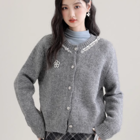 【CHA*L同款】SUSX慵懒风珍珠花朵圆领开衫C12TJ-99985（3-7天发货）