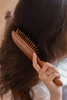 📣29.9一把‼梳出明星同款高颅顶～【进口龙凤檀木气垫按摩梳】  按摩头皮促进血液循环，保护毛囊  用过的全是好评，保证是你用了就不想换的梳子🤙 商品缩略图1