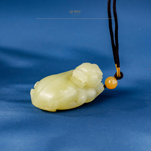 中国海派玉雕大师王金忠高级定制黄玉-貔貅 回眸赐福 挂件 商品图3