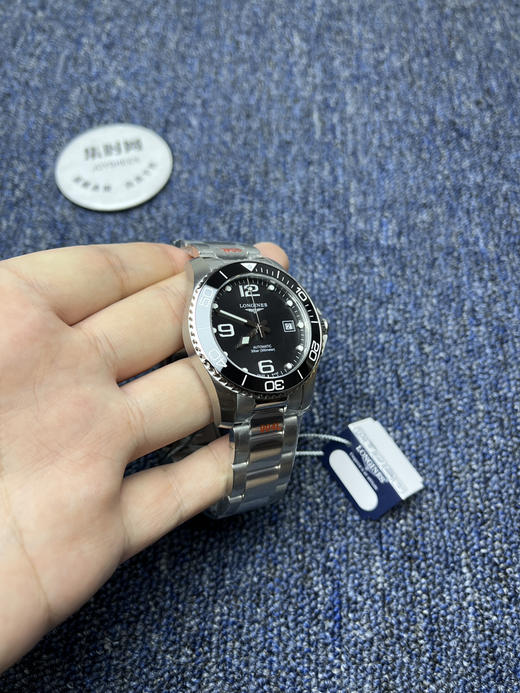 浪琴新款康卡斯系列 黑色盘 男士腕表 增强夜光持久效果！
机芯：搭载进口西铁城 商品图2