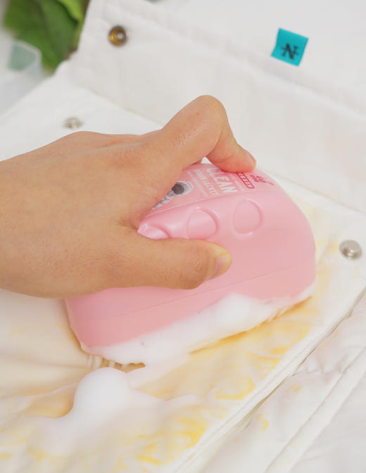 羽绒服免水洗🌟3瓶💰28.8『白倍极羽绒服清洁剂』只需要刷一刷，再擦一擦，简单轻松就去除羽绒服外套上的污渍❗ 商品图2