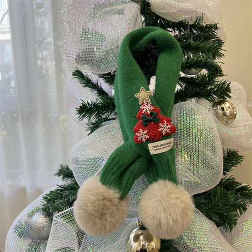 【柔软舒适，儿童圣诞围巾】初冬里的一份温暖，送给可爱的小宝贝。多色可选，精选面料，柔软舒适。交叉围脖，适合1-12岁的男女童。送给TA一个节日礼物，让TA绽放更美好的笑容！ 商品图4