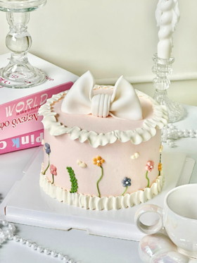 翻糖蝴蝶结小花蛋糕