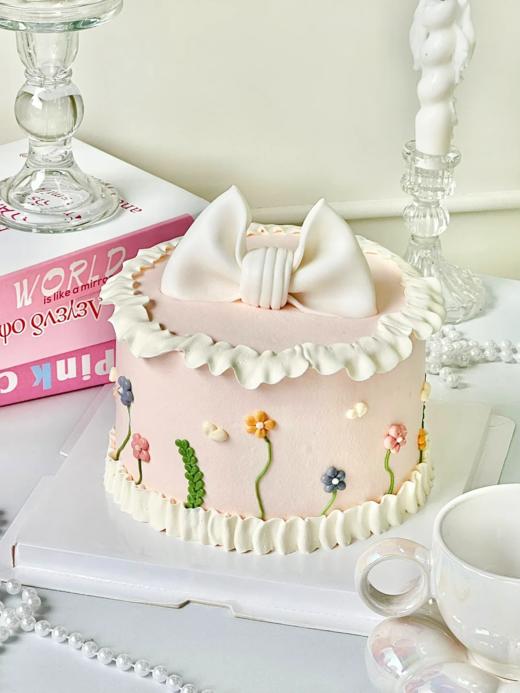 翻糖蝴蝶结小花蛋糕 商品图0