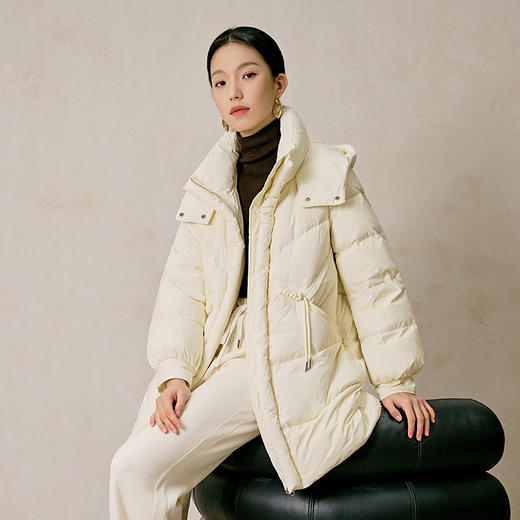 NEELLY纳俪商场同款冬季新款设计感直筒羽绒服女连帽加厚保暖外套N23104L06604 商品图3