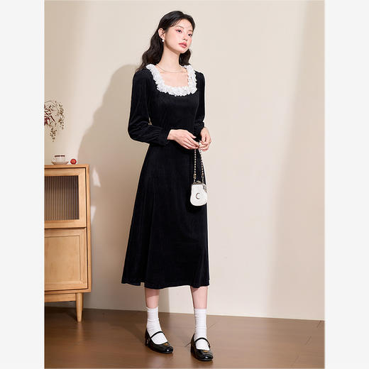 法式优雅丝绒连衣裙女秋冬甜美花边圆领长袖小黑裙V4343574 商品图1