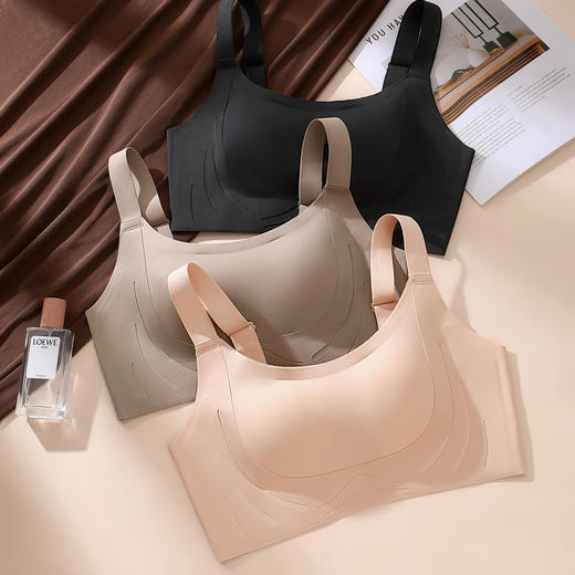 【高性价比】【反重力提拉秋季无痕运动内衣女薄款聚拢上托防下垂无钢圈文胸   瓷白月河【买1送1，需拍2】 商品图10
