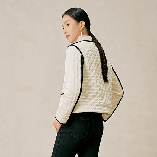 NEELLY纳俪商场同款冬季新款白色菱格短款棉衣女通勤轻薄棉服外套N23104K03309 商品图3