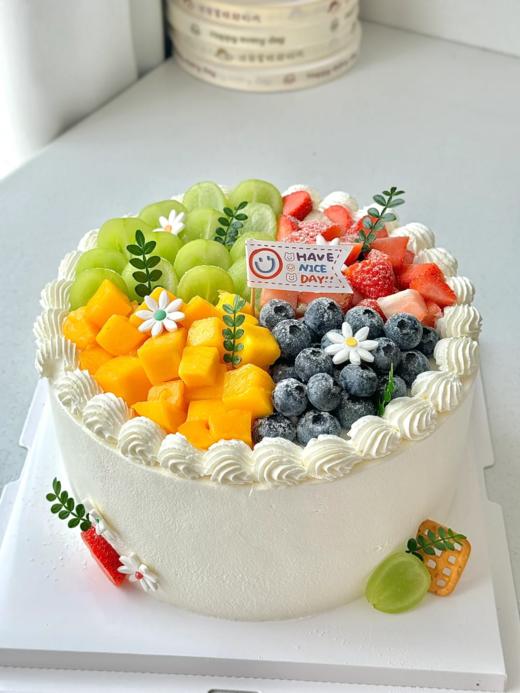 缤纷鲜果四宫格蛋糕 商品图0