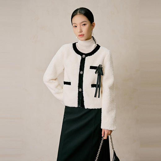 NEELLY纳俪商场同款冬季新款法式小香风黑白撞色毛绒感短外套女N23104C06607 商品图3