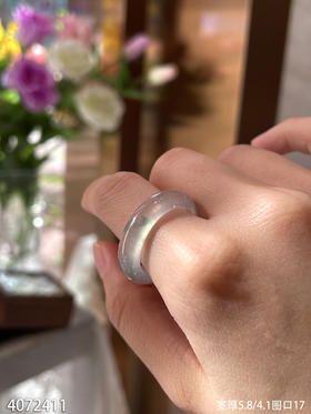 4072411，扳指，圈口17。具体价格微信咨询