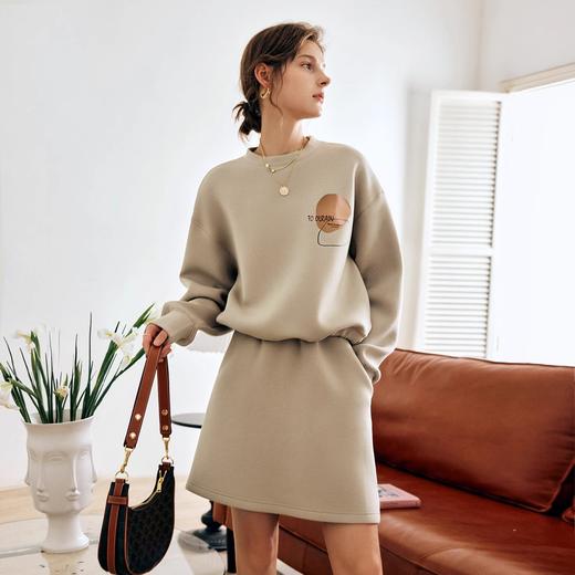 OLrain欧芮儿法式浅咖色时尚套装女早秋2022新款卫衣半身裙两件套 商品图4