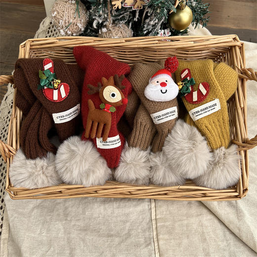 【柔软舒适，儿童圣诞围巾】初冬里的一份温暖，送给可爱的小宝贝。多色可选，精选面料，柔软舒适。交叉围脖，适合1-12岁的男女童。送给TA一个节日礼物，让TA绽放更美好的笑容！ 商品图5