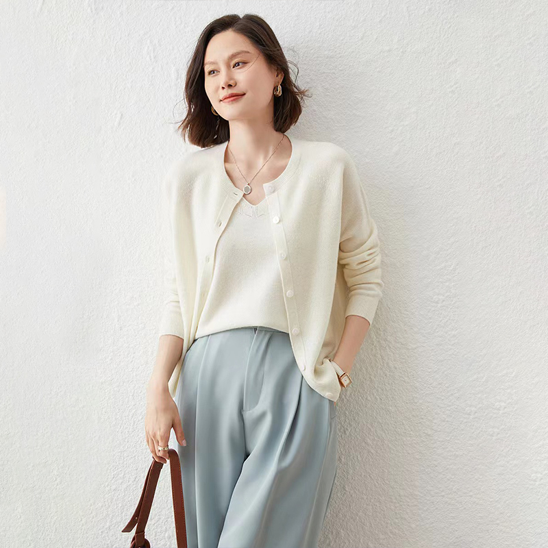 Avann阿曼衣桂花针羊毛开衫WQ011