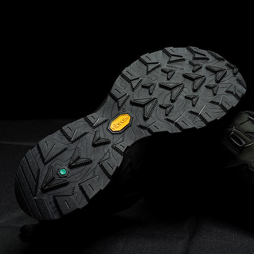 限时特价  E335全防水Vibram旋钮系带徒步登山鞋  商品图3