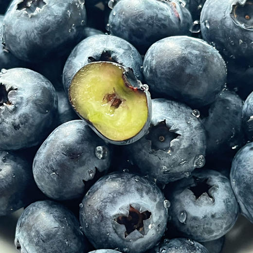 花香蓝莓  全球蓝莓品种天花板 馥郁独特的花香味 无法抗拒的脆爽和香甜  独特花香味的蓝莓 真正的嘎弸脆❗让你爱不释手❗根本停不下来❗ 商品图4