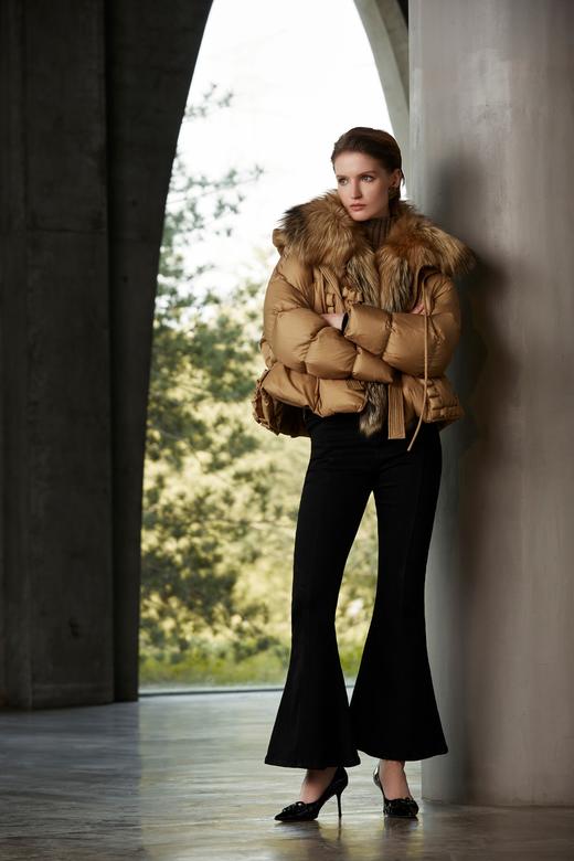 SAFICOO  时尚休闲 狐狸毛领夸张口袋设计式羽绒服 商品图3