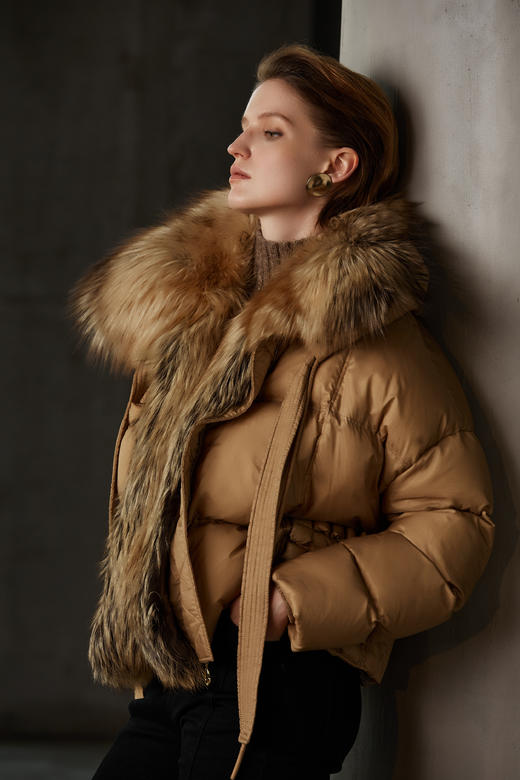 SAFICOO  时尚休闲 狐狸毛领夸张口袋设计式羽绒服 商品图2