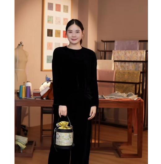 【抖音专属】圆领小衫(23708004墨染-高定款) 商品图0