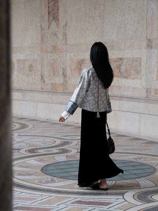 东方境X郭培| 牡丹刺绣提花新中式外套-灰蓝 商品图9