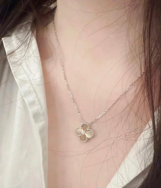 VCA 24圣诞限定镭射四叶草项链110104 商品图3