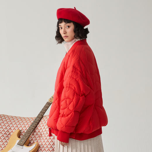 谜底大红色羽绒服女2024冬新品新年红宽松棒球领鸭绒服244MY1489 商品图2