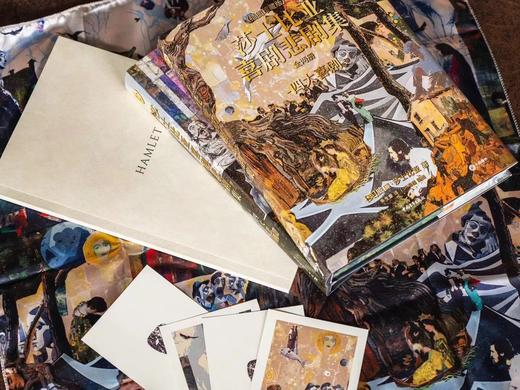 《莎士比亚喜剧悲剧集·插图珍藏版》（刷边版 全2册）一套两本，大十六开本，四色全彩印刷；赠品包含——四张精美藏书票、《哈姆雷特》英文原版别册、定制丝巾 商品图6